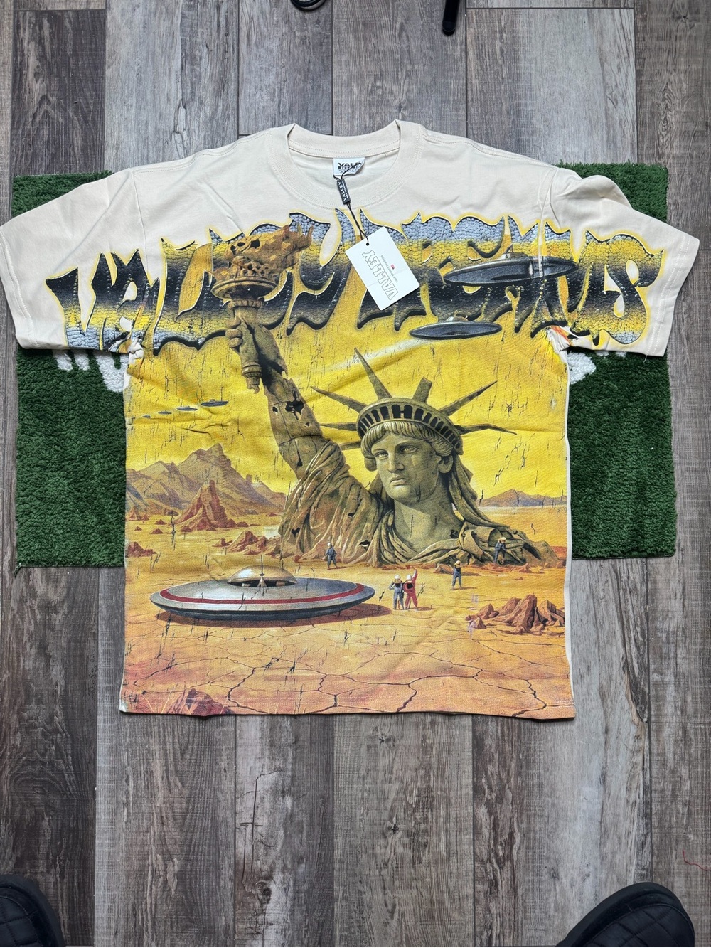 Graphic Vale Short Sleeve Tee - Yellow Desert Statue Print
